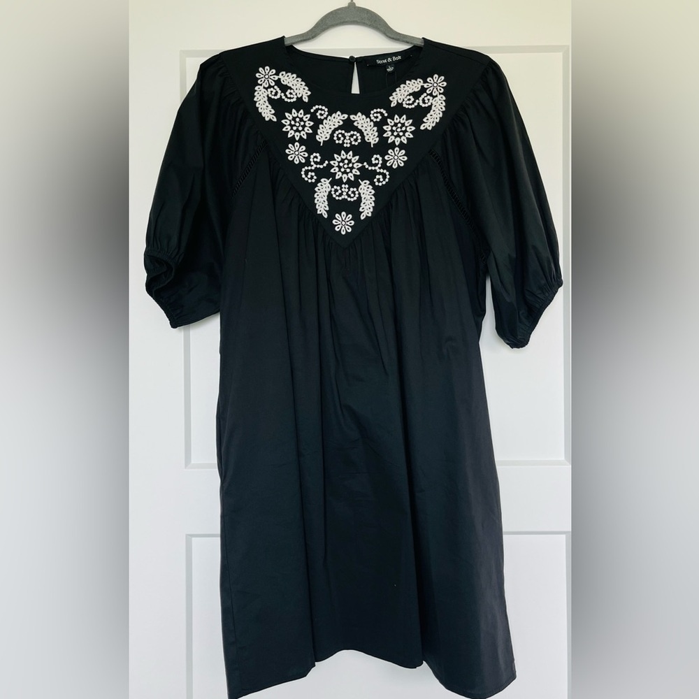 NWT Strut & Bolt Darling Black‎ Dress with White Embroidery, Large